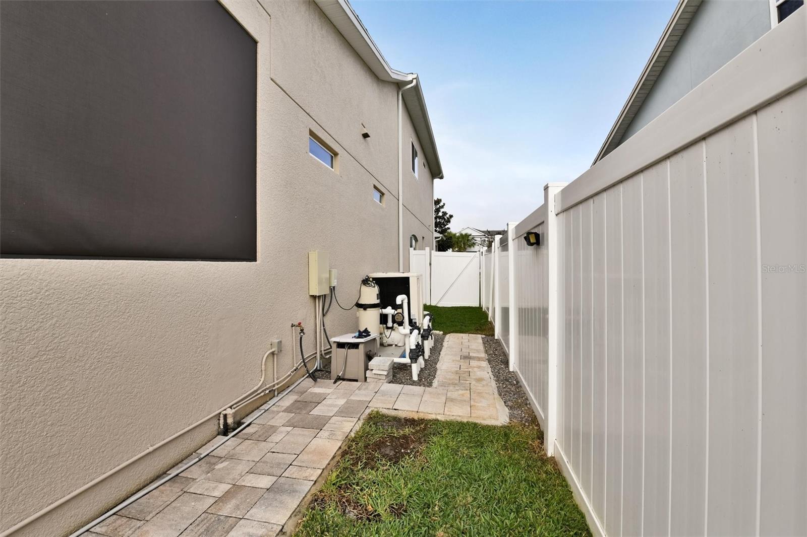 Listing photo id 51 for 2914 Long Bow Way