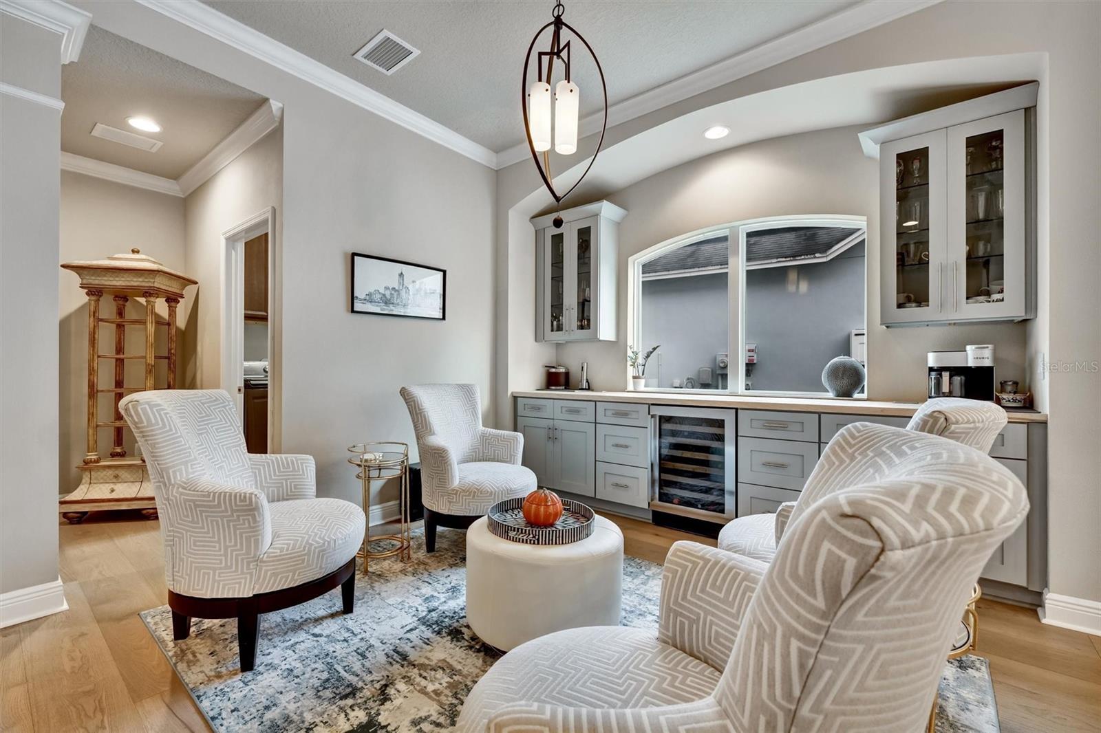 Listing photo id 4 for 2914 Long Bow Way