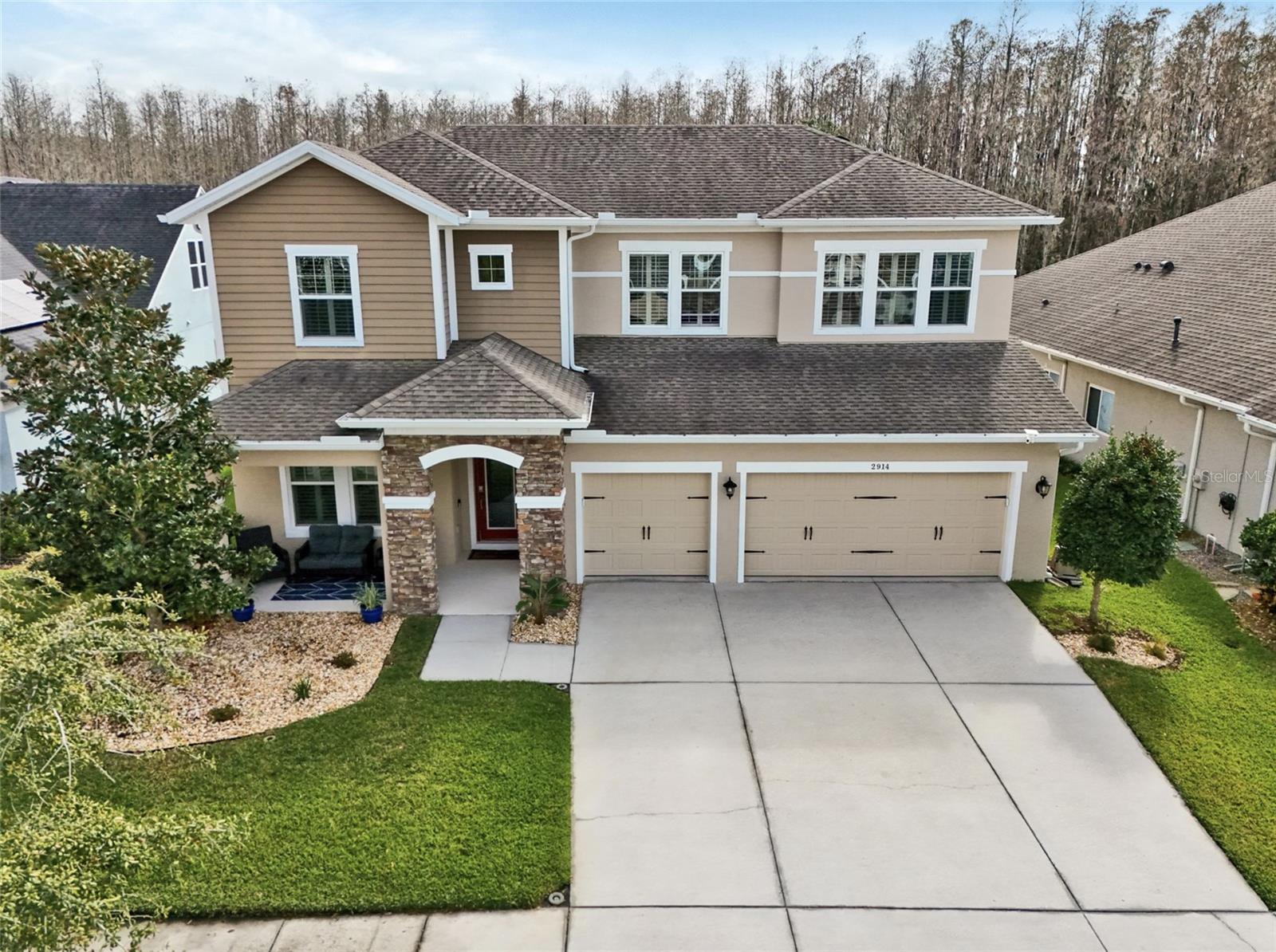 Listing photo id 60 for 2914 Long Bow Way