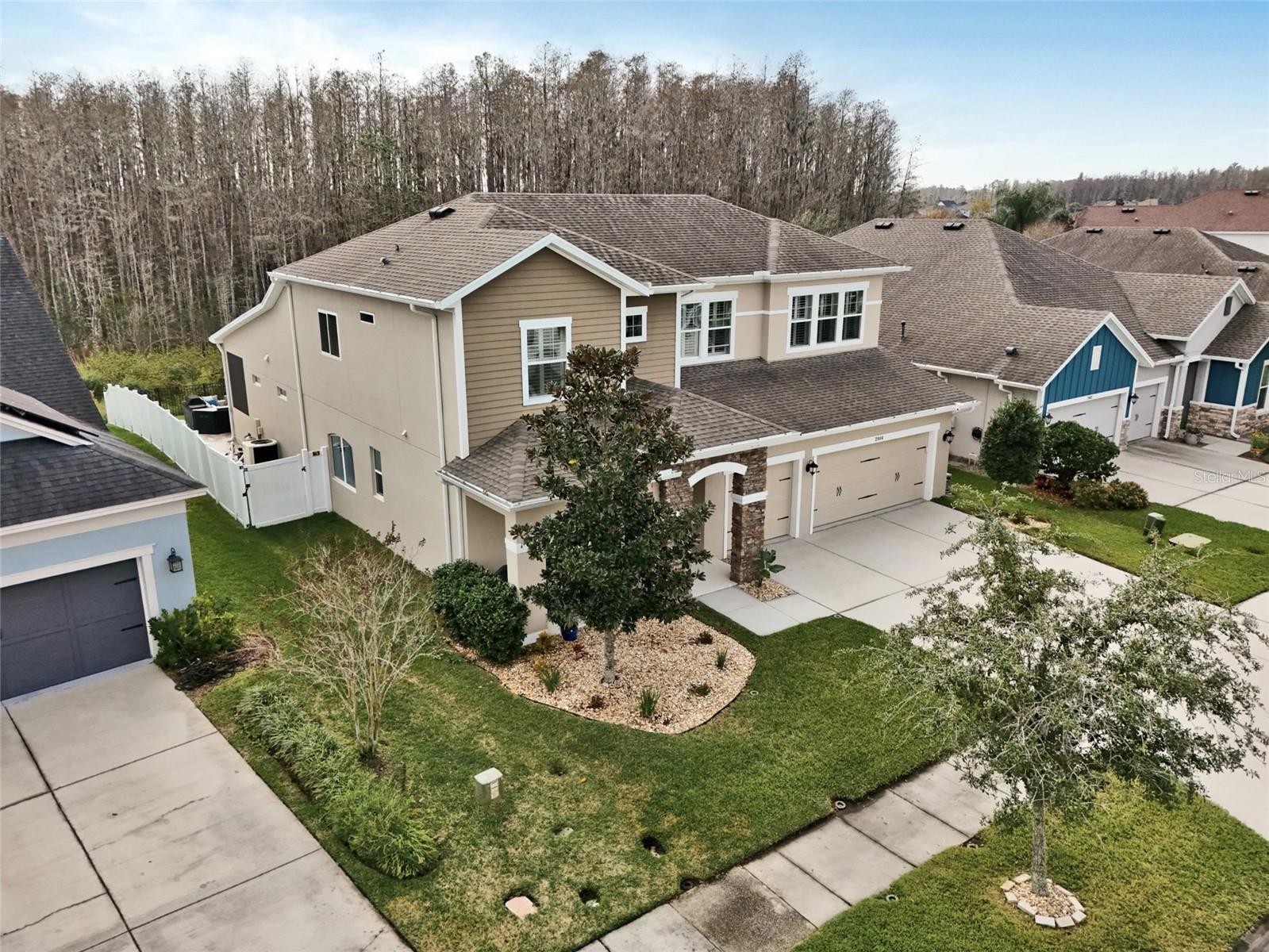 Listing photo id 61 for 2914 Long Bow Way