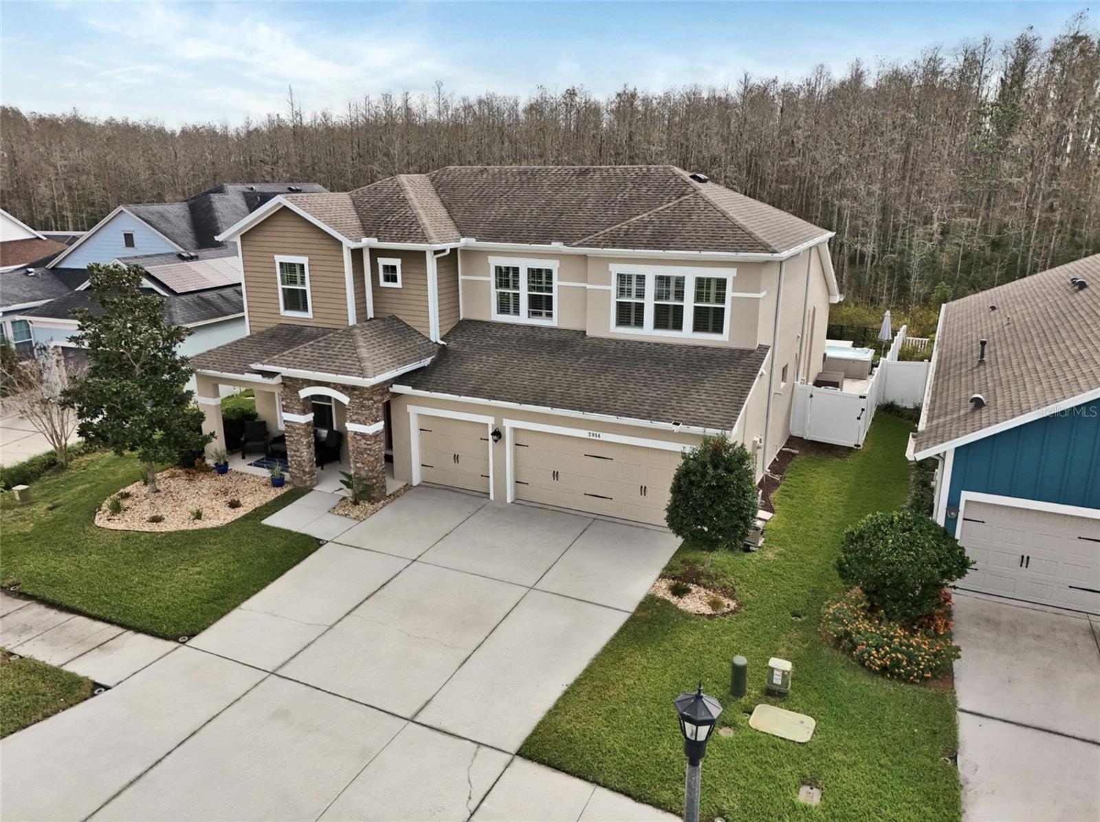 Listing photo id 62 for 2914 Long Bow Way