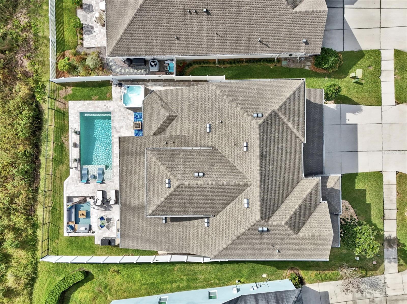 Listing photo id 64 for 2914 Long Bow Way