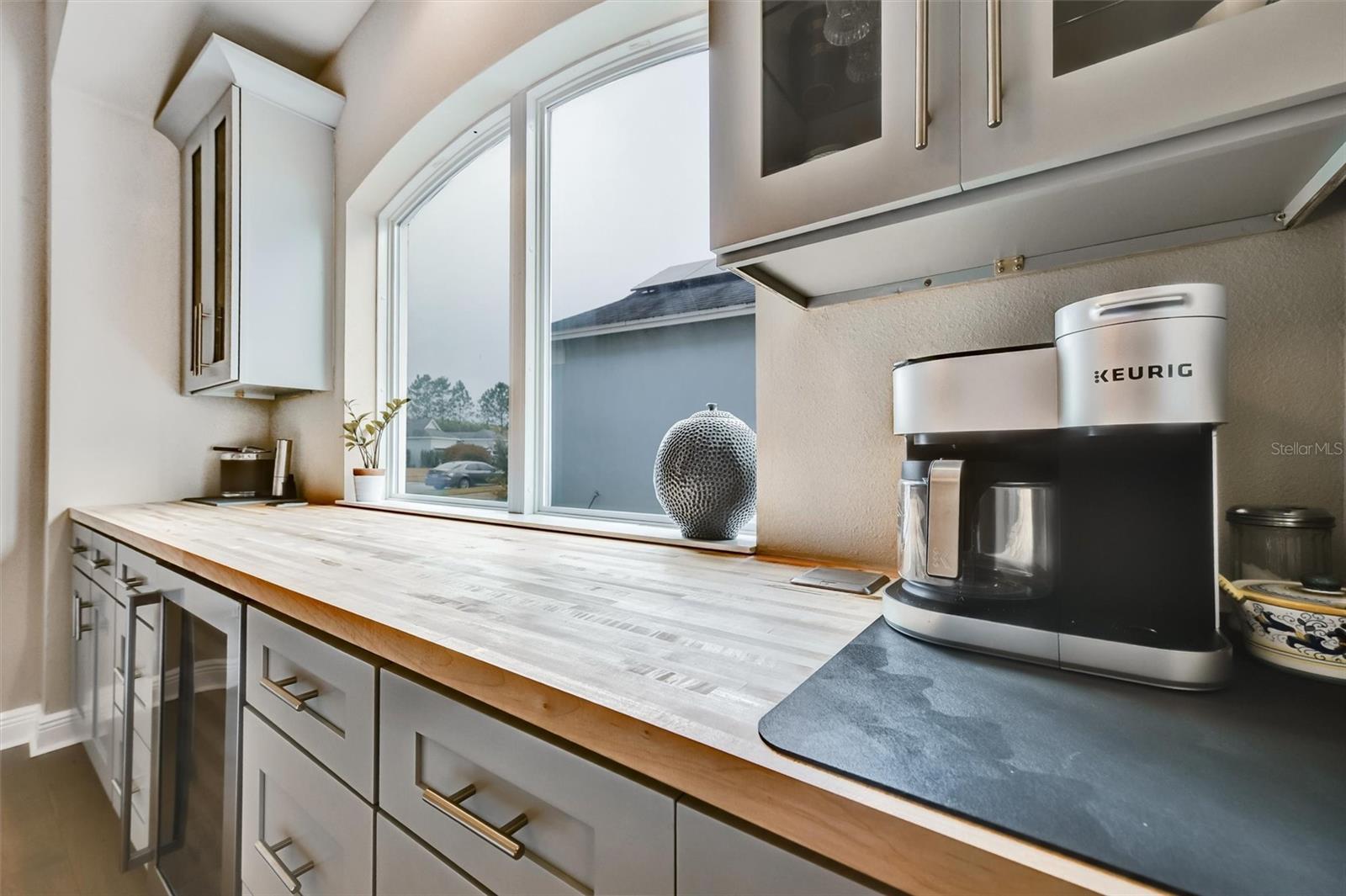 Listing photo id 7 for 2914 Long Bow Way