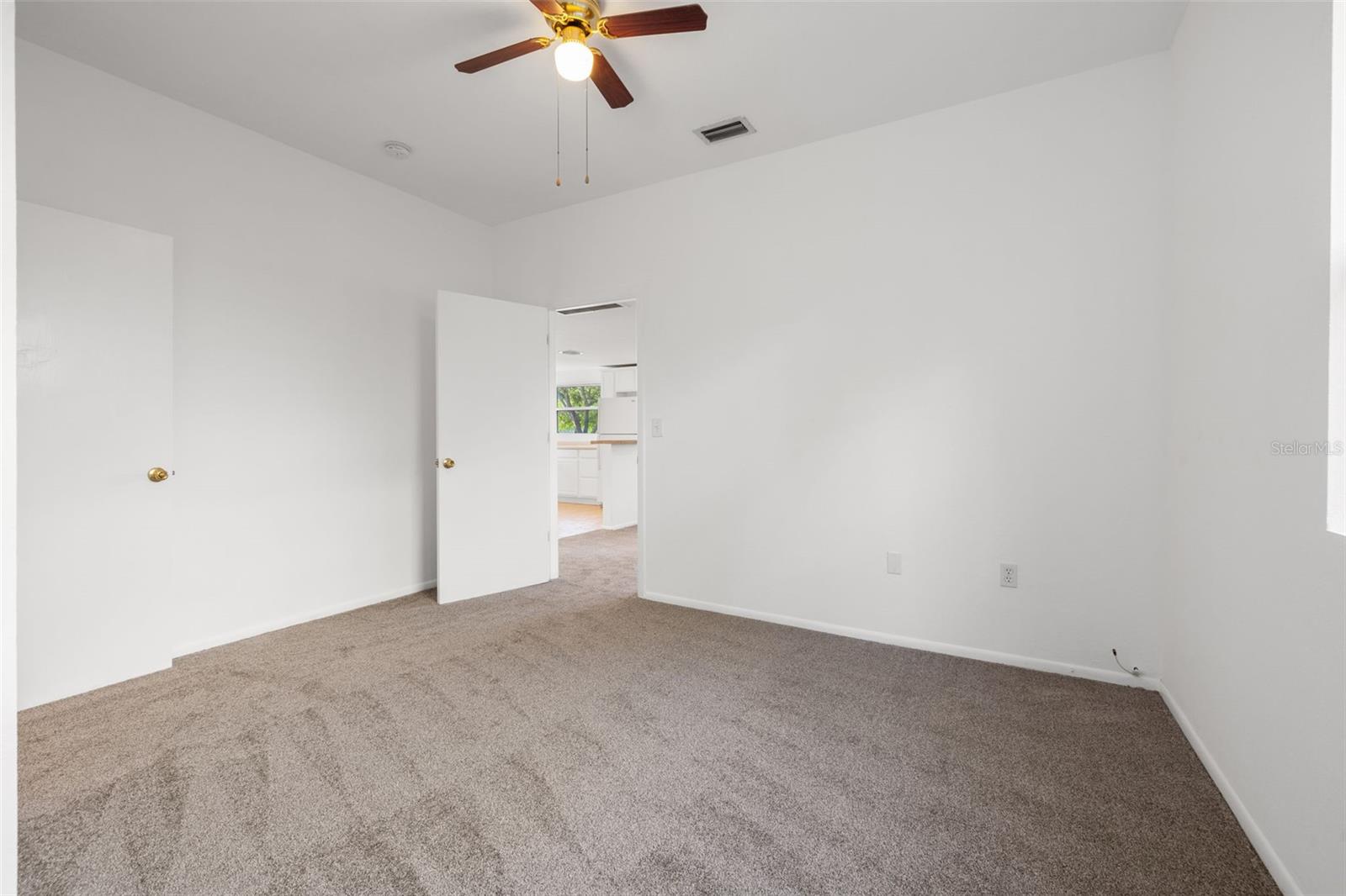 Image 12 of 36 For 4009 Burlington Avenue N