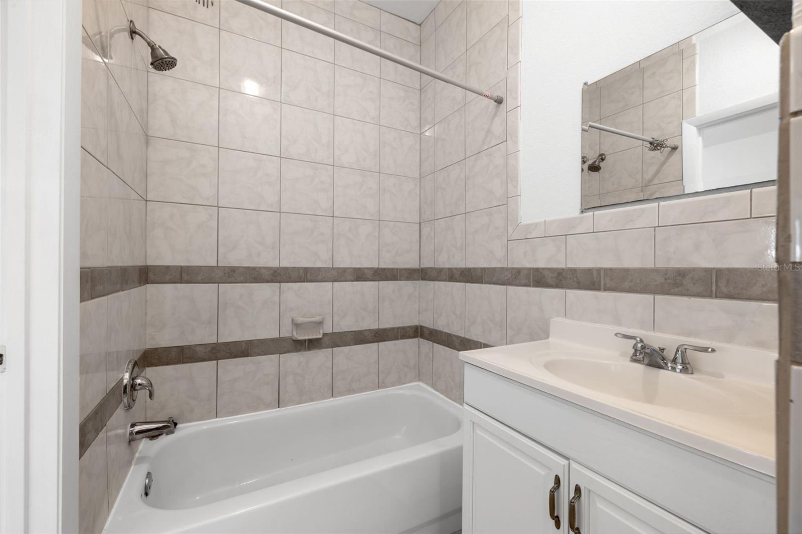 Image 13 of 36 For 4009 Burlington Avenue N