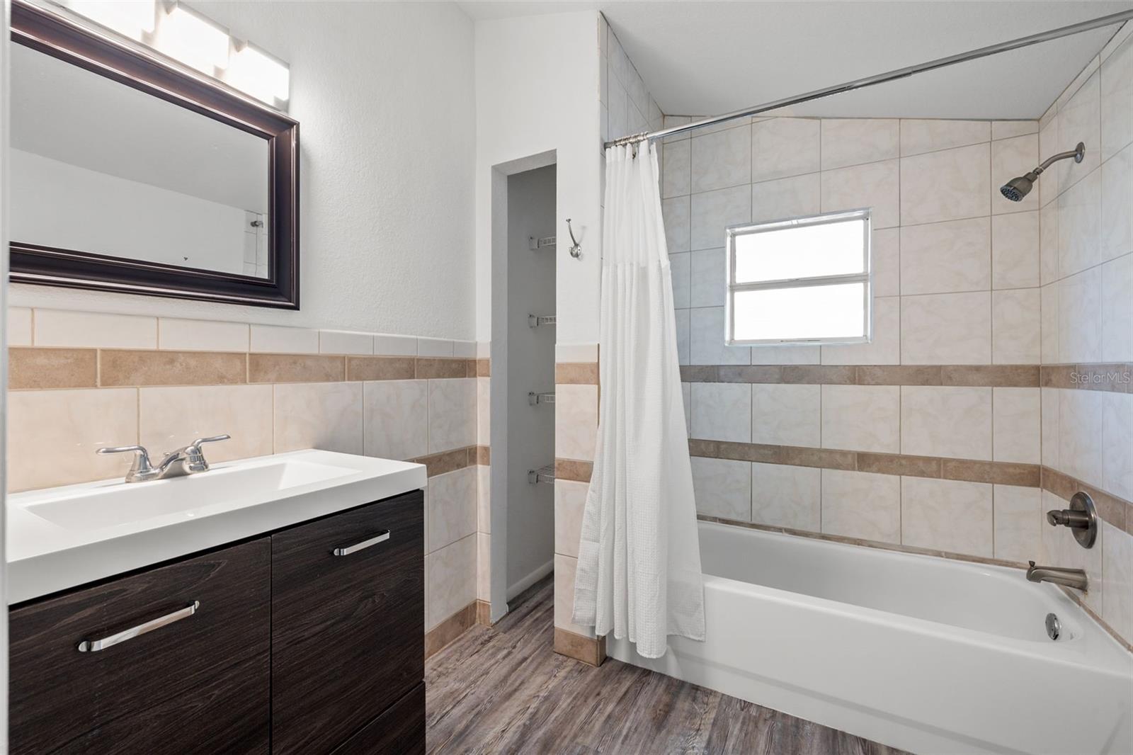 Image 29 of 36 For 4009 Burlington Avenue N