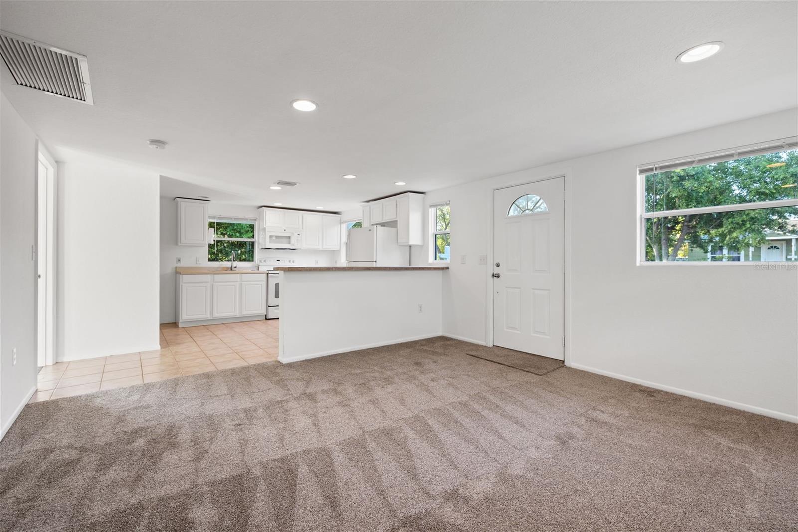 Image 3 of 36 For 4009 Burlington Avenue N