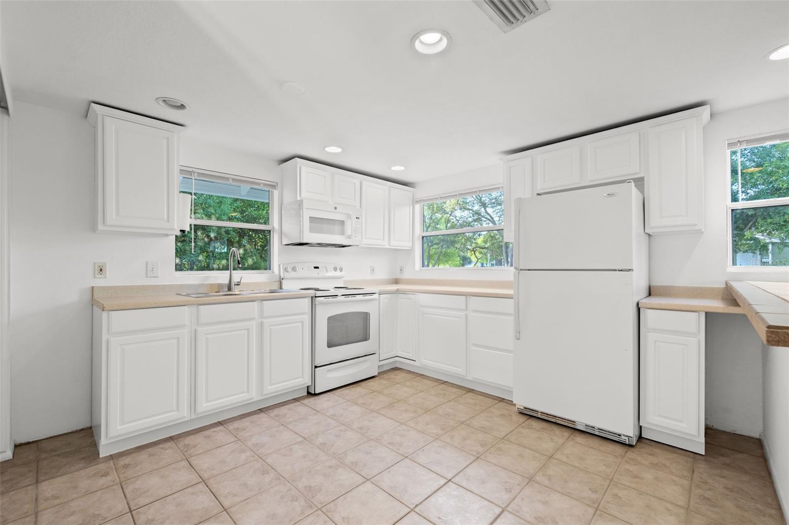 Image 6 of 36 For 4009 Burlington Avenue N