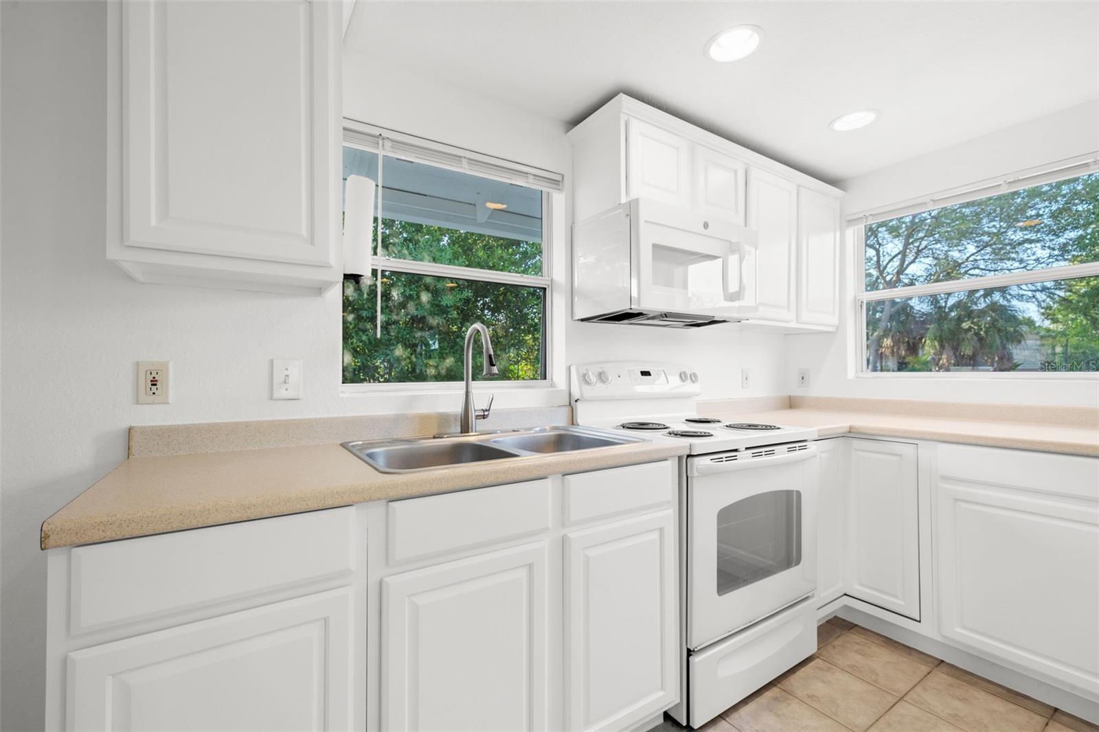 Image 7 of 36 For 4009 Burlington Avenue N