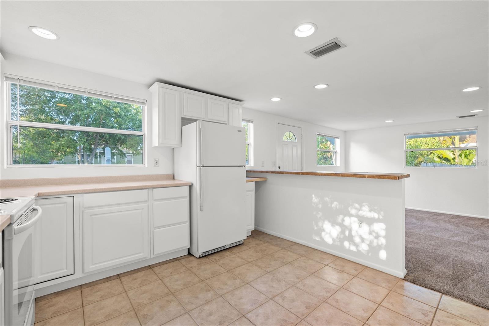 Image 8 of 36 For 4009 Burlington Avenue N