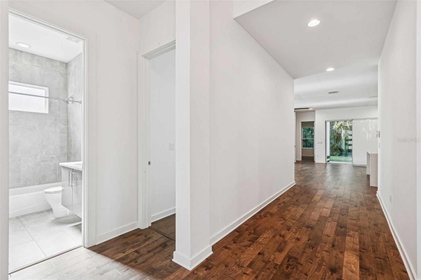 Image 26 of 57 For 6719 Dauphin Avenue