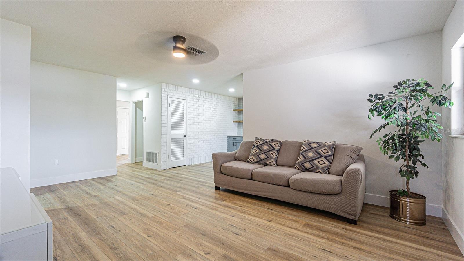 Image 17 of 30 For 8405 Reynolds Drive