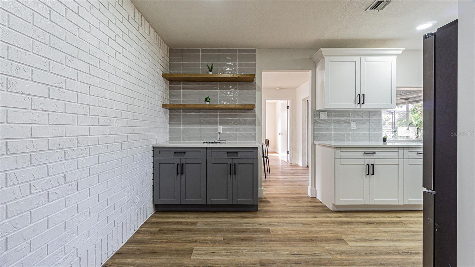 Image 9 of 30 For 8405 Reynolds Drive