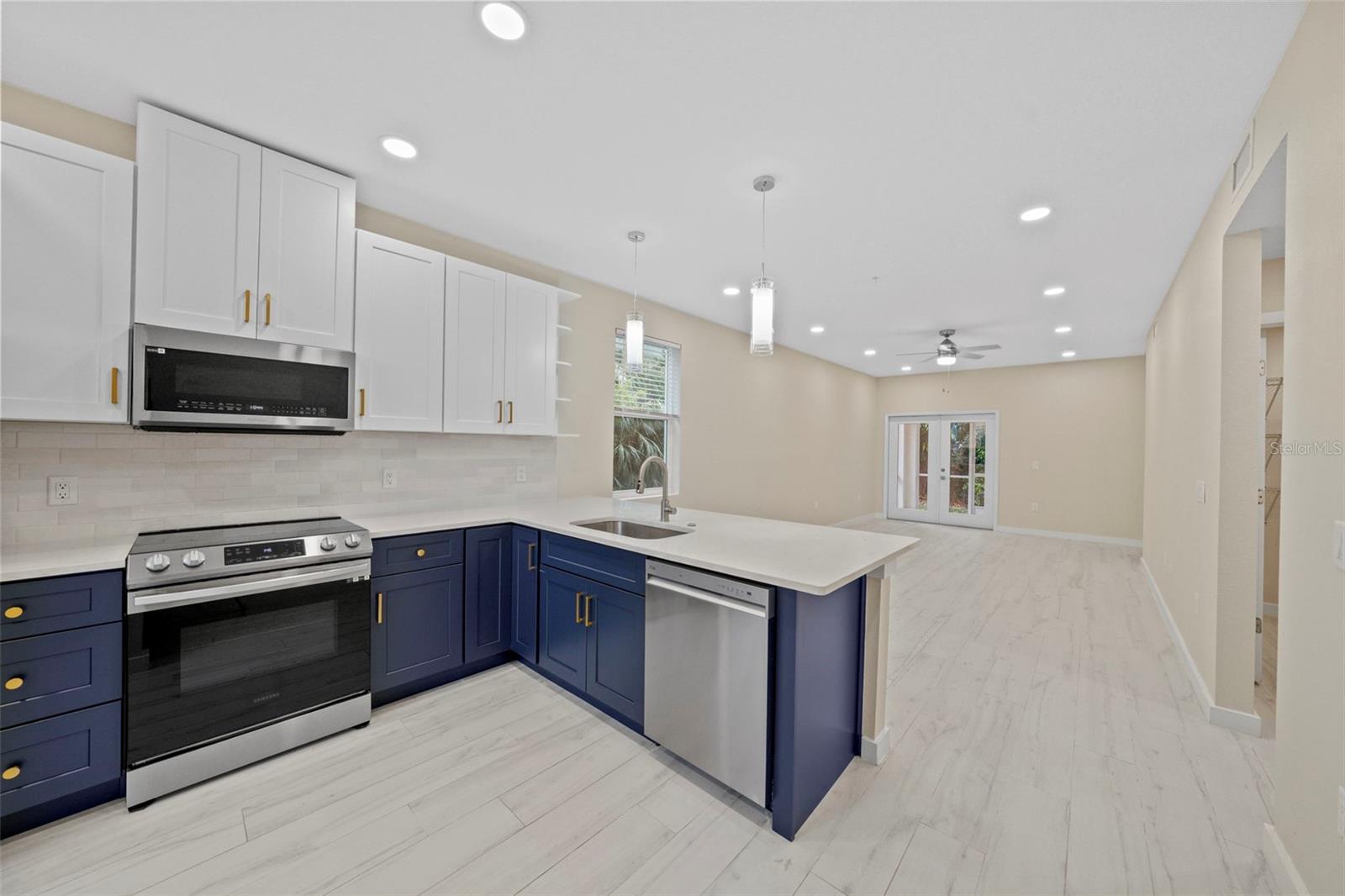 Image 3 of 30 For 3890 34th Avenue S 201