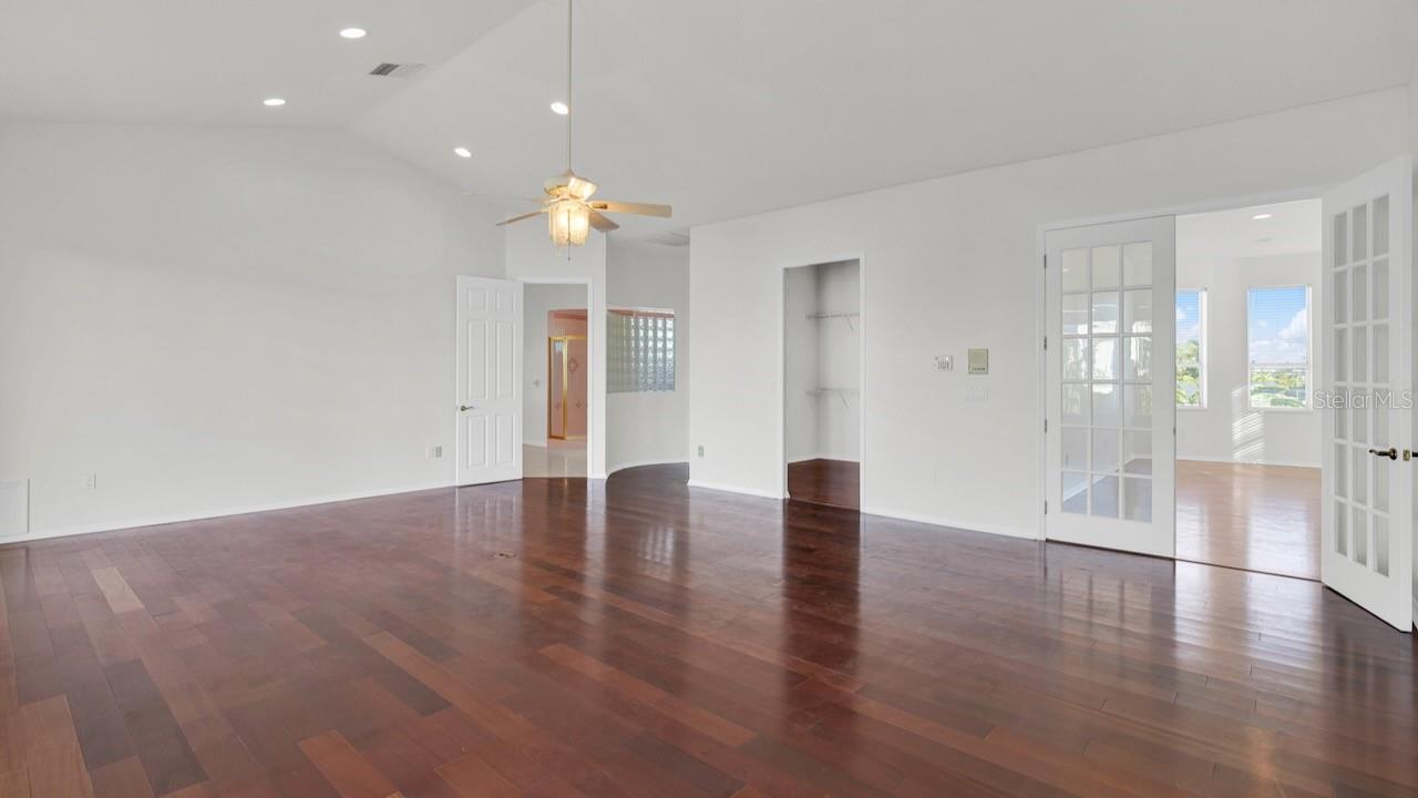 Image 12 of 51 For 608 Columbus Drive