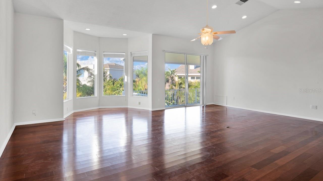 Image 13 of 51 For 608 Columbus Drive