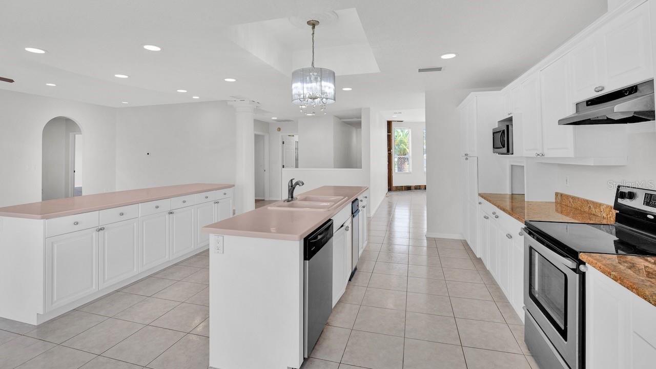 Image 28 of 51 For 608 Columbus Drive