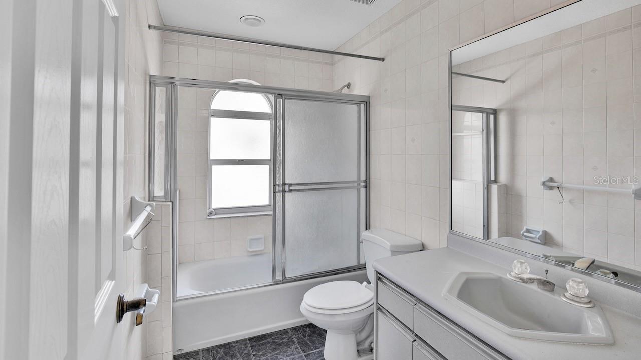 Image 33 of 51 For 608 Columbus Drive