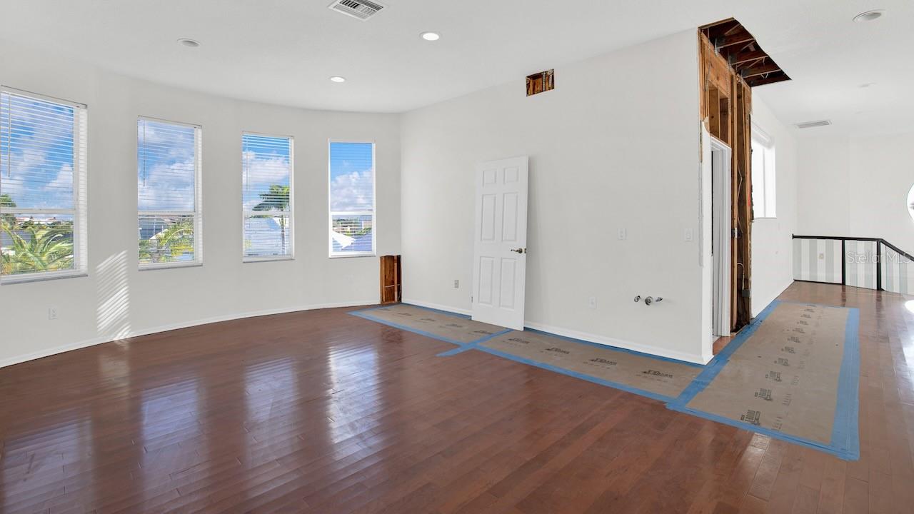 Image 40 of 51 For 608 Columbus Drive