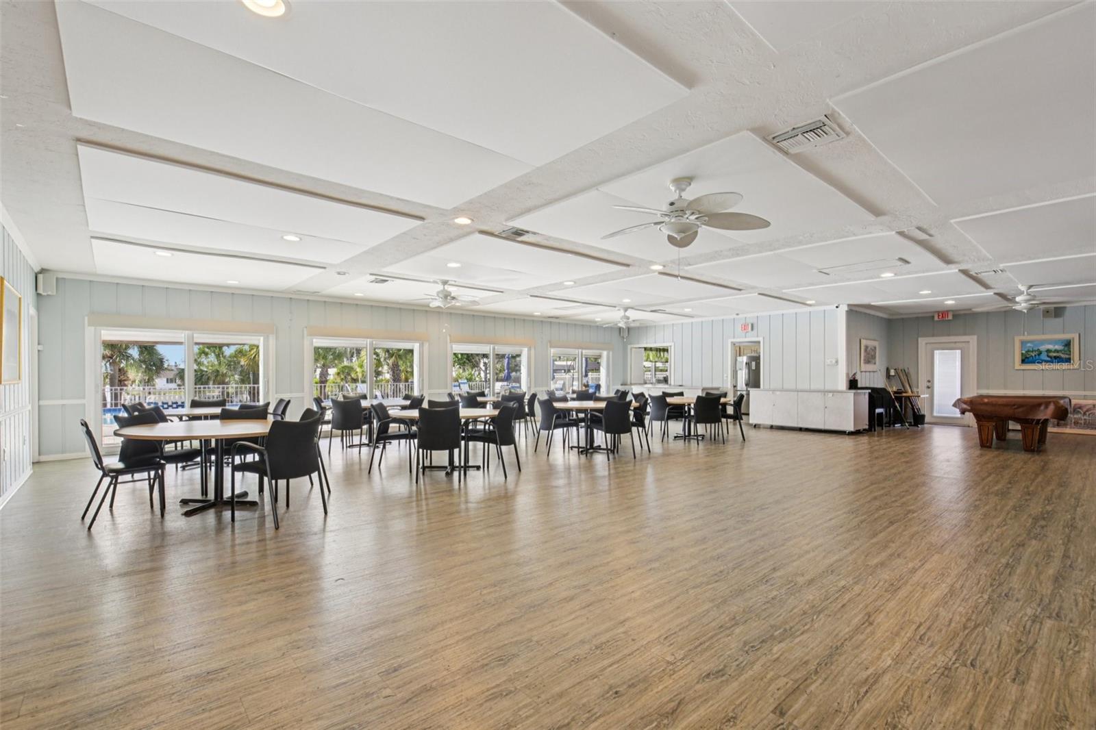 Image 21 of 28 For 2731 Riverbluff Way V-76