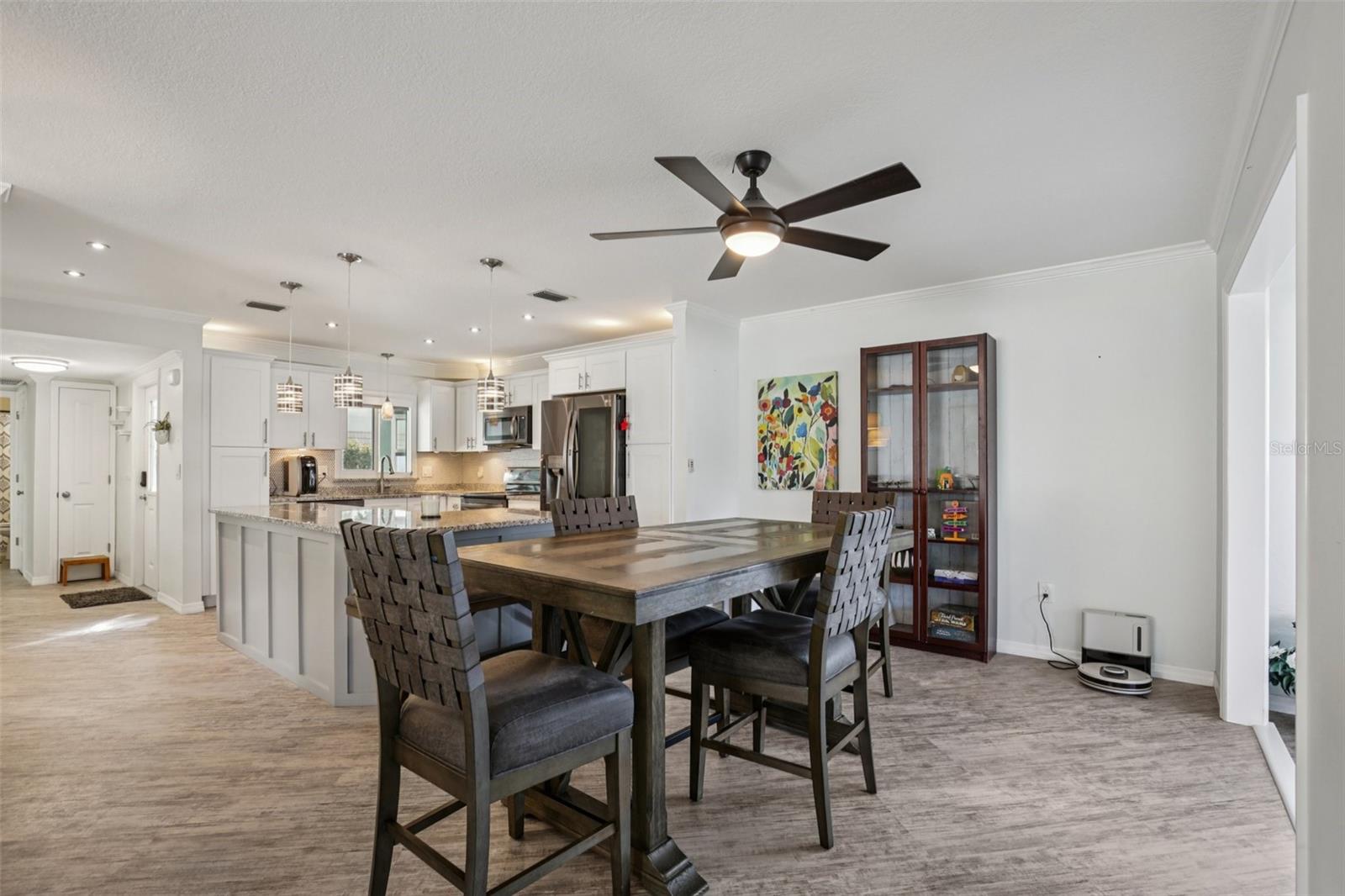 Image 3 of 28 For 2731 Riverbluff Way V-76