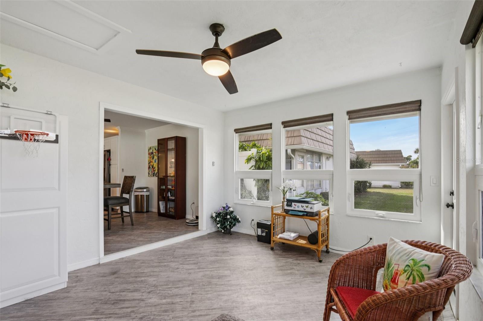 Image 7 of 28 For 2731 Riverbluff Way V-76