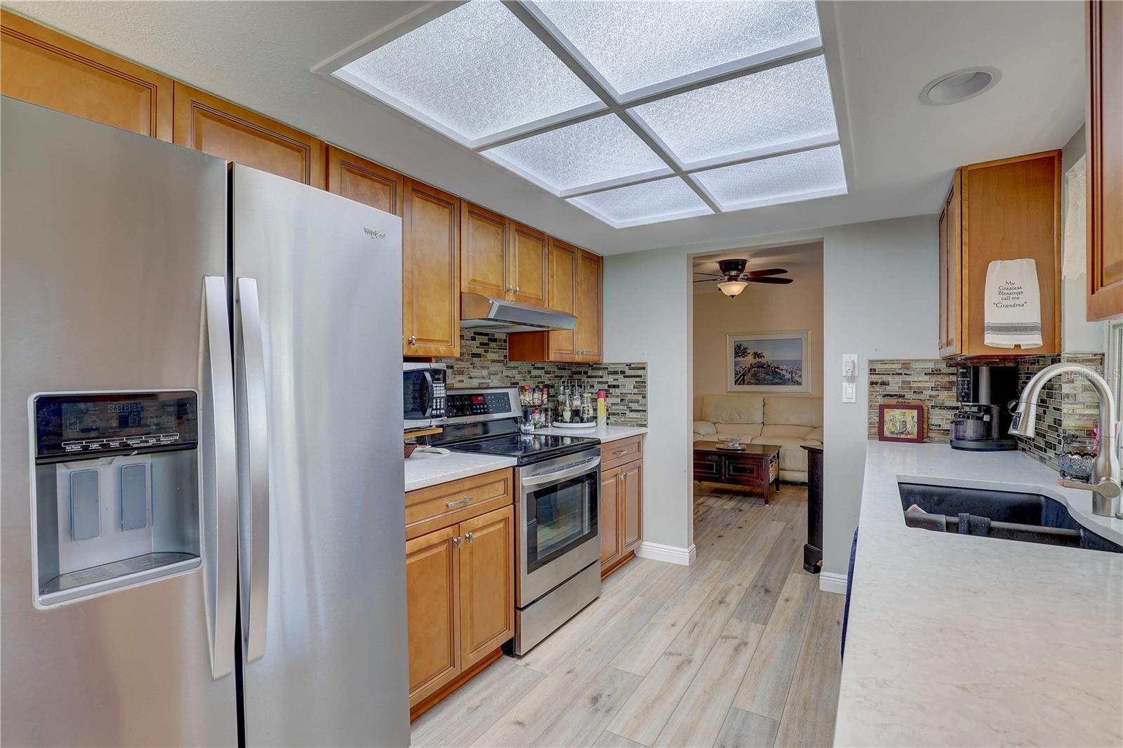 Listing photo id 8 for 1319 Glengarry Drive