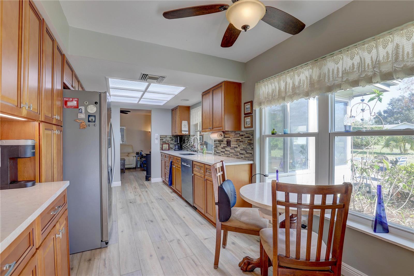 Listing photo id 10 for 1319 Glengarry Drive