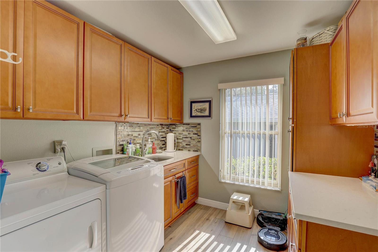 Listing photo id 12 for 1319 Glengarry Drive