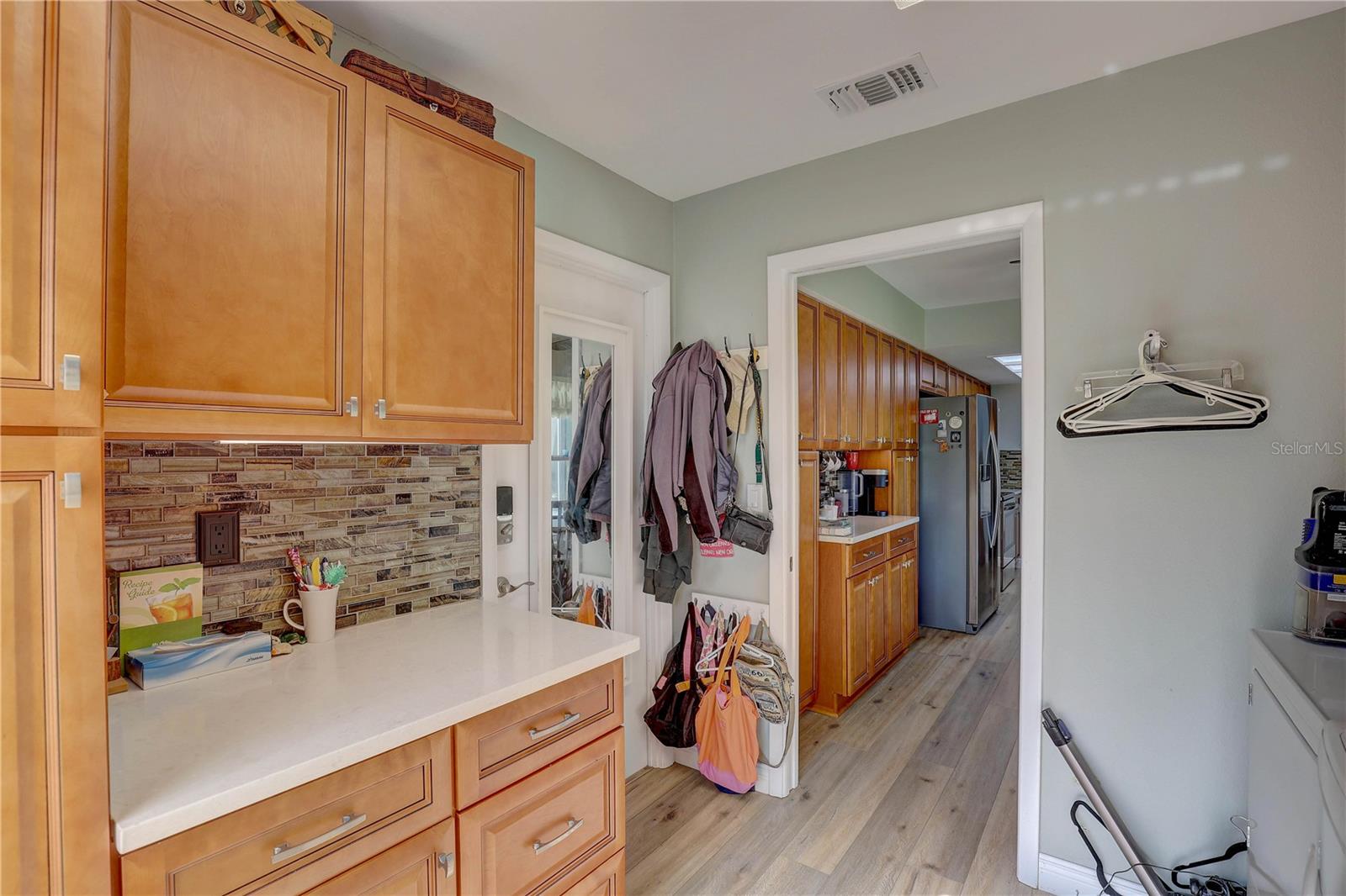 Listing photo id 13 for 1319 Glengarry Drive