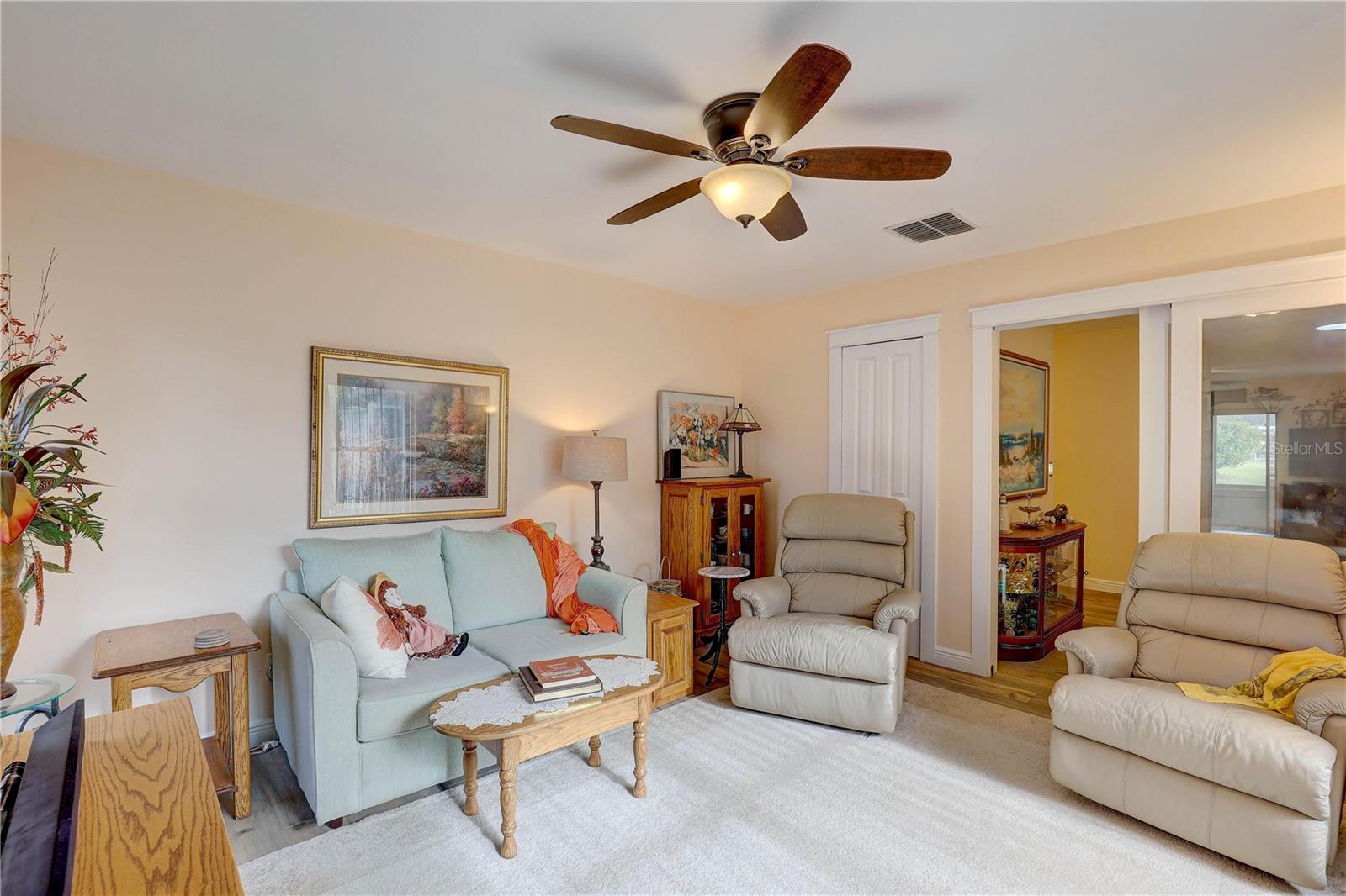 Listing photo id 17 for 1319 Glengarry Drive