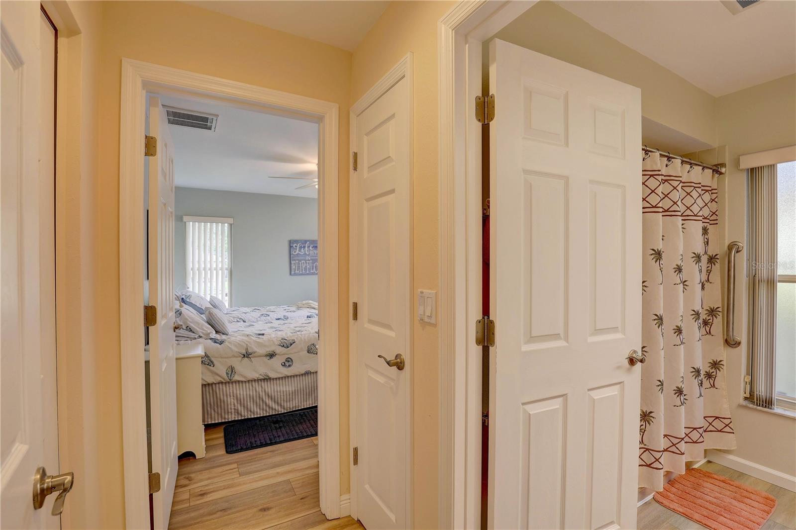 Listing photo id 18 for 1319 Glengarry Drive