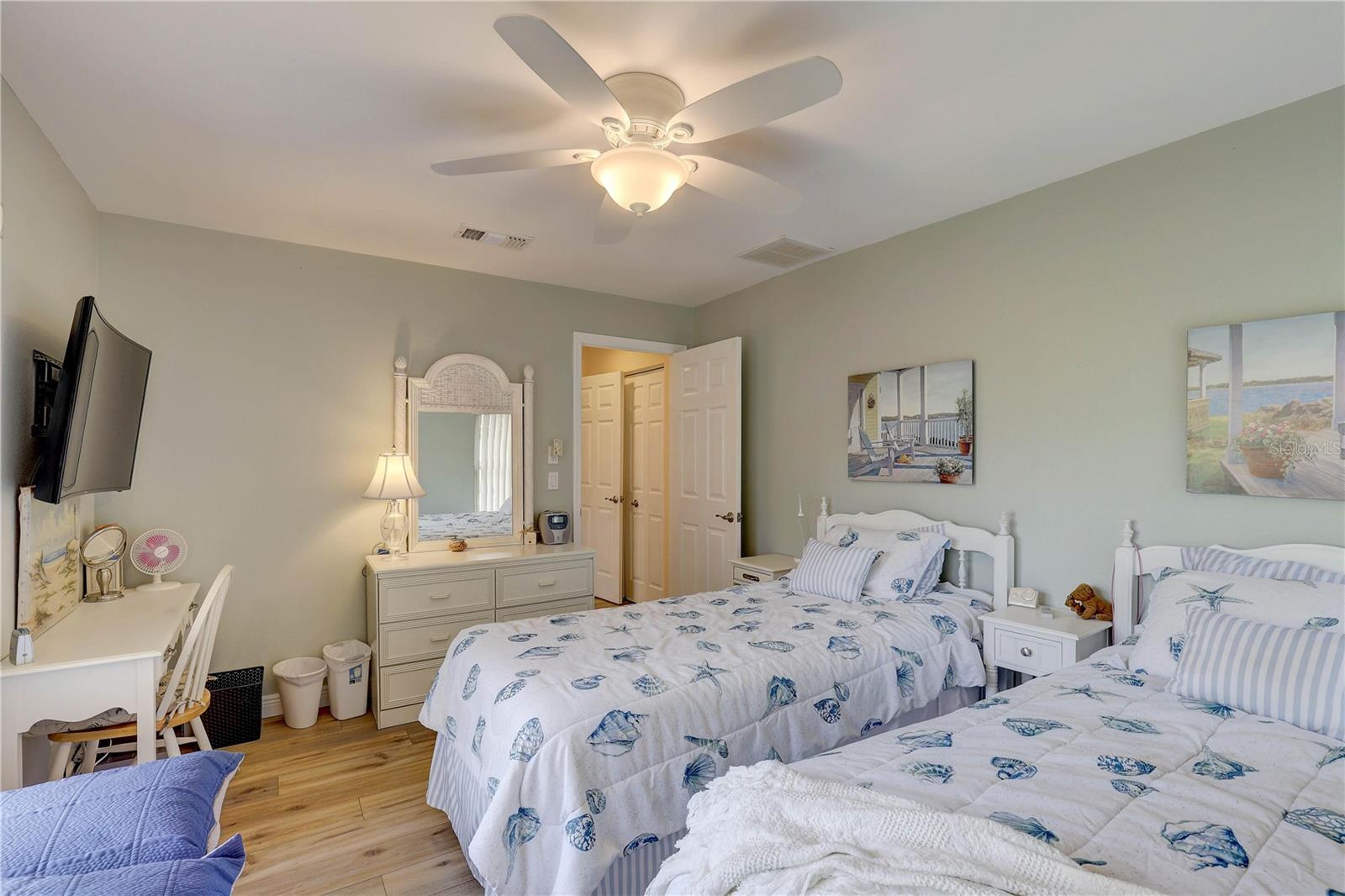 Listing photo id 19 for 1319 Glengarry Drive