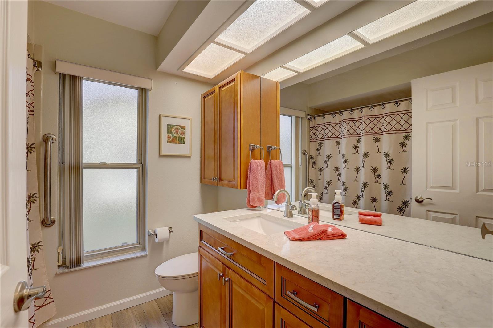 Listing photo id 21 for 1319 Glengarry Drive