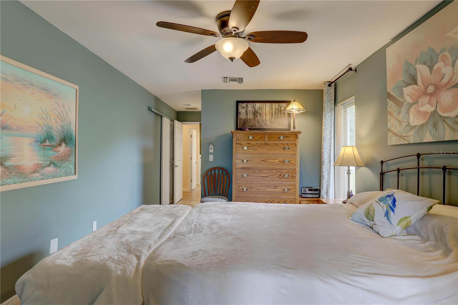 Listing photo id 25 for 1319 Glengarry Drive