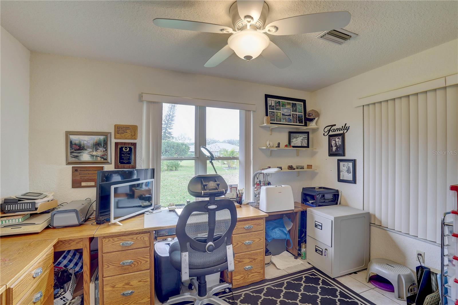 Listing photo id 28 for 1319 Glengarry Drive