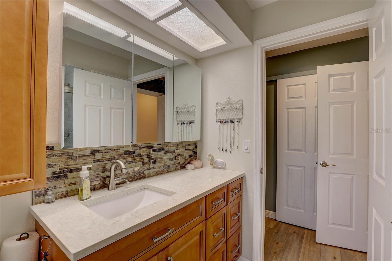 Listing photo id 29 for 1319 Glengarry Drive