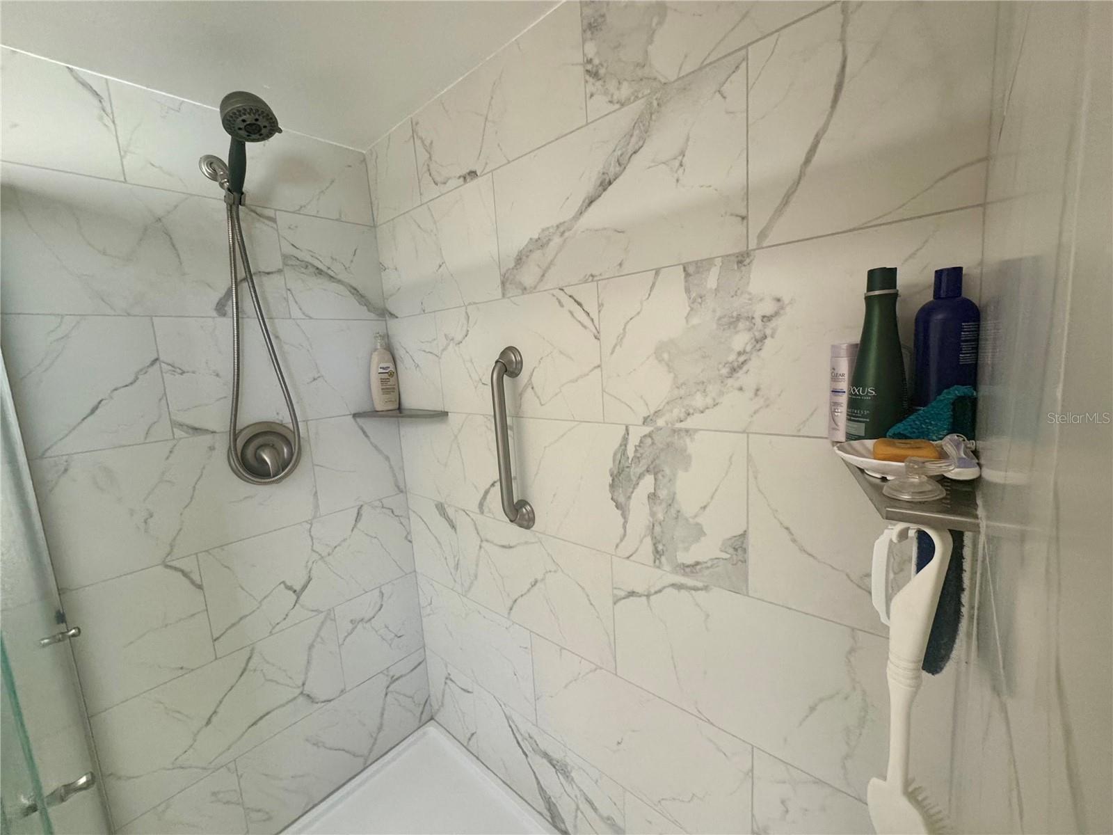 Listing photo id 31 for 1319 Glengarry Drive