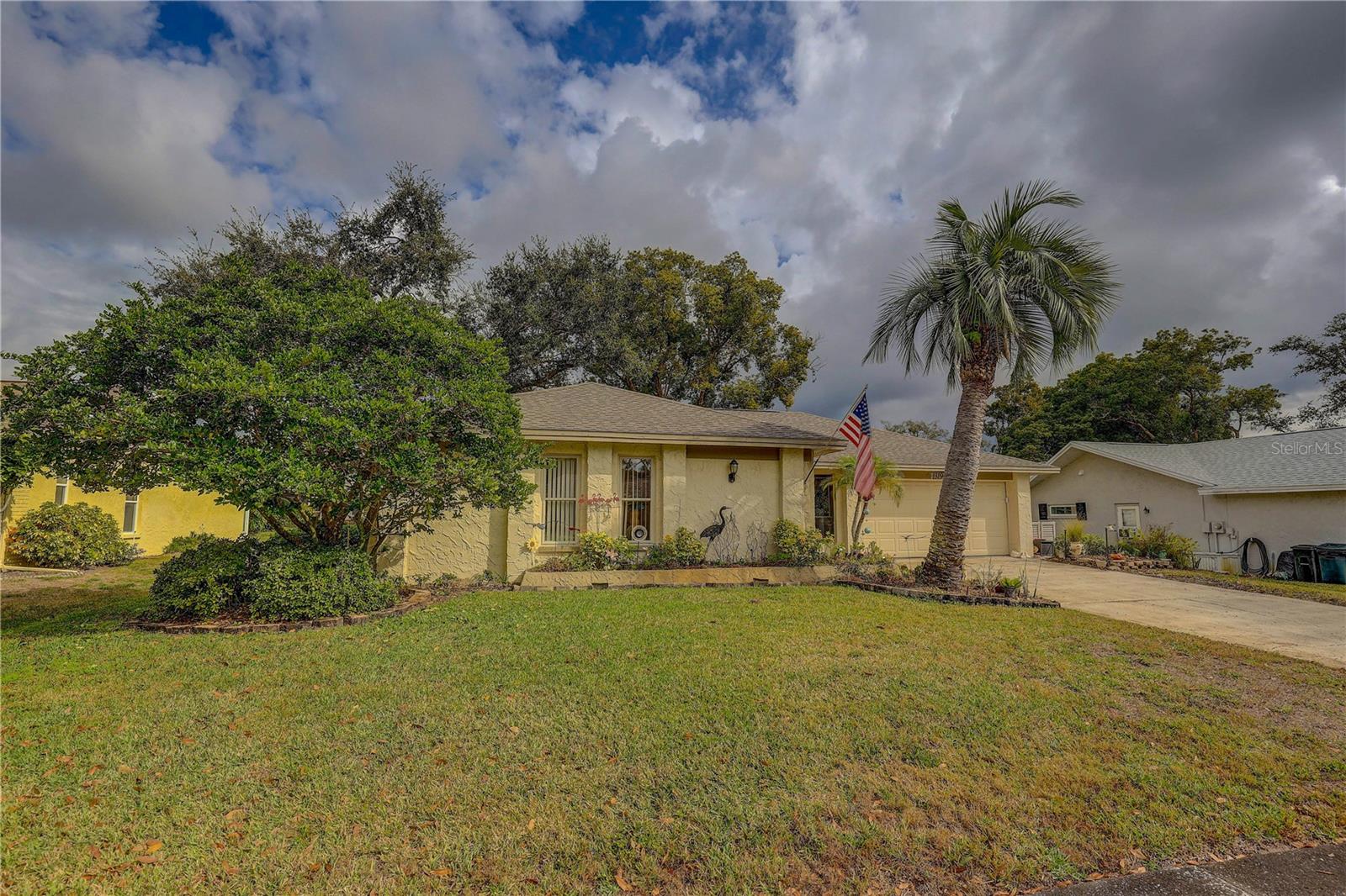 Listing photo id 35 for 1319 Glengarry Drive