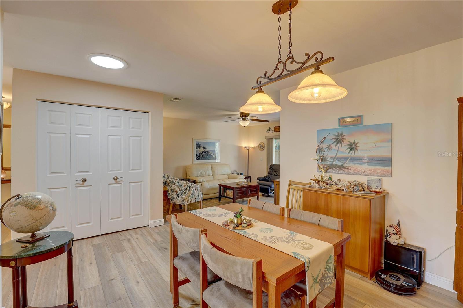 Listing photo id 4 for 1319 Glengarry Drive