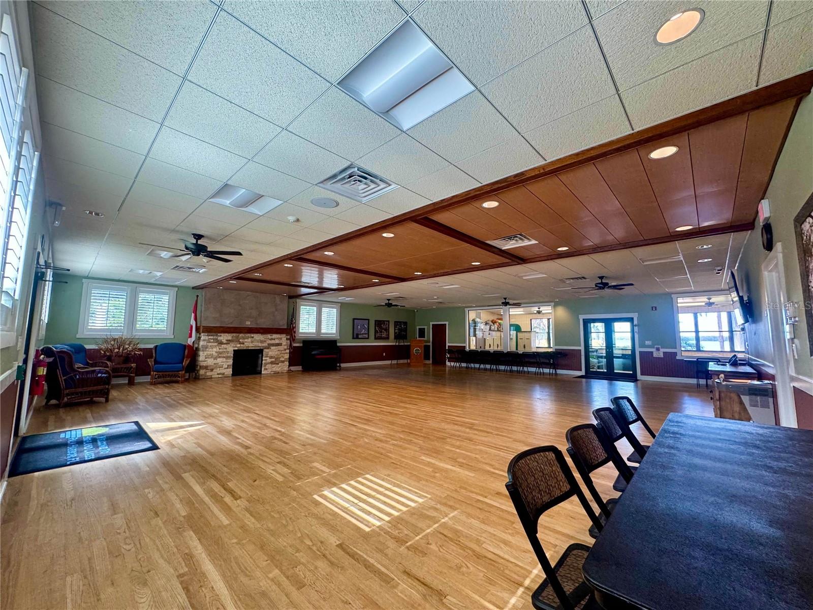 Listing photo id 58 for 1319 Glengarry Drive