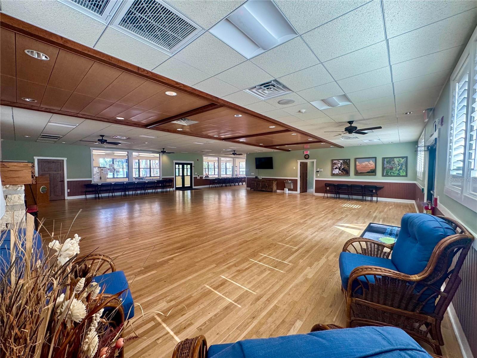 Listing photo id 59 for 1319 Glengarry Drive