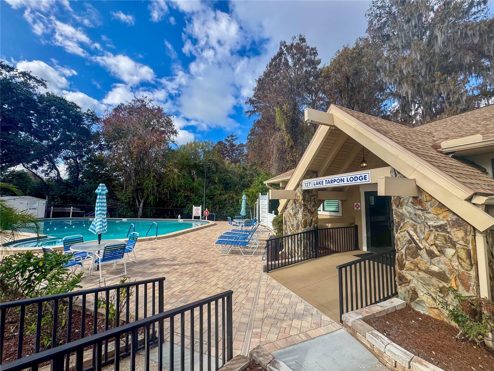 Listing photo id 66 for 1319 Glengarry Drive