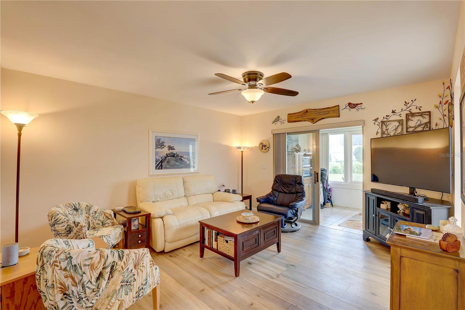 Listing photo id 6 for 1319 Glengarry Drive