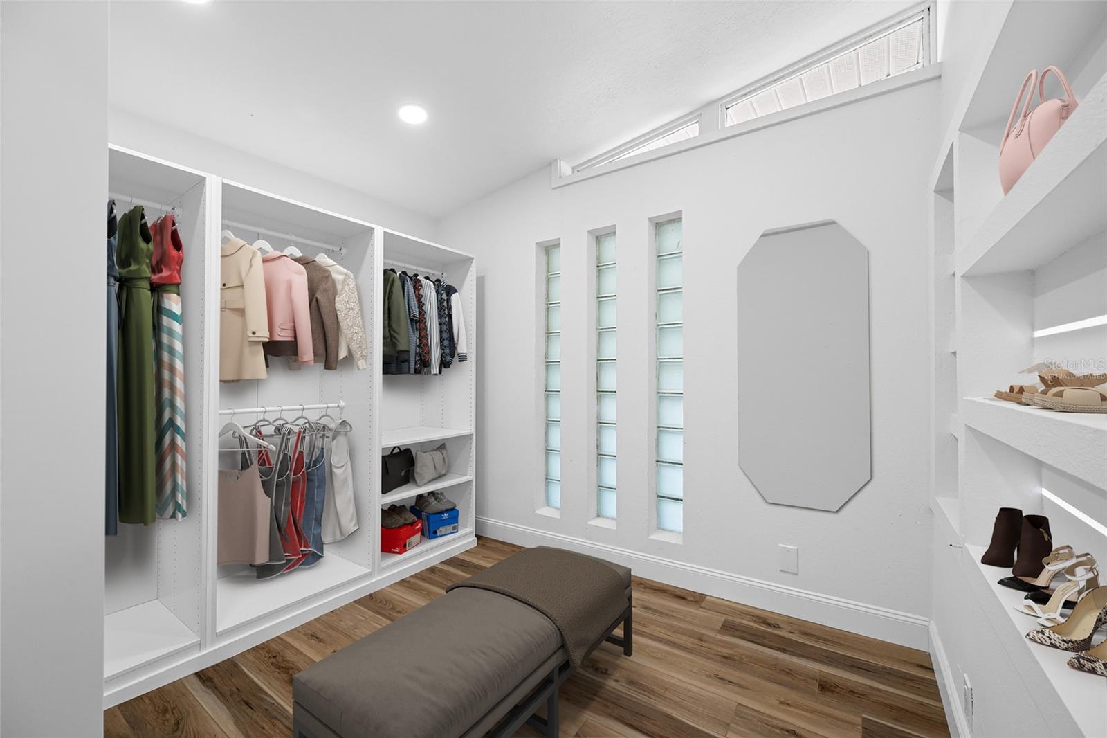 Listing photo id 11 for 810 River Drive