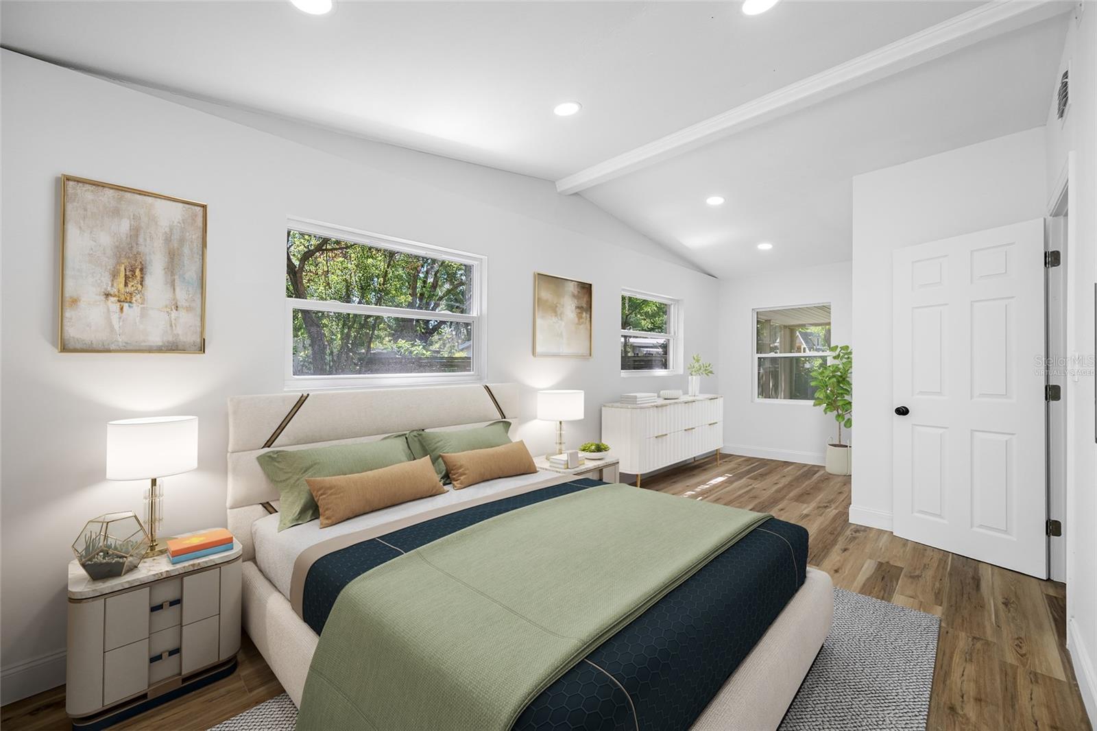 Listing photo id 16 for 810 River Drive