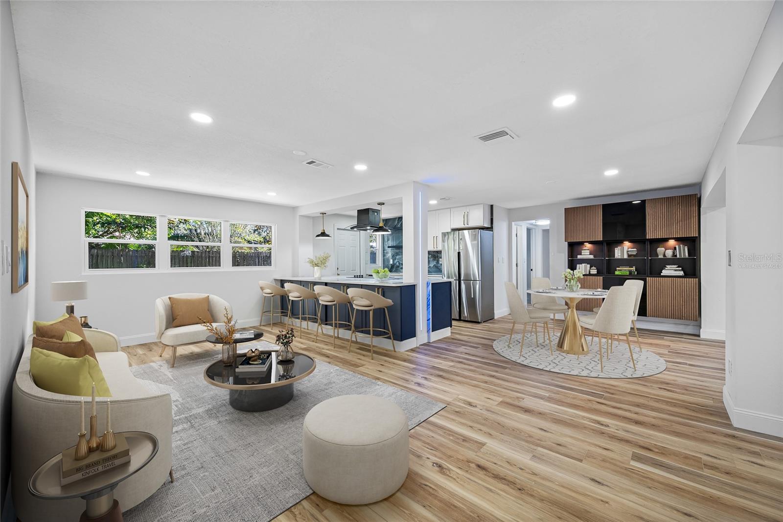 Listing photo id 1 for 810 River Drive