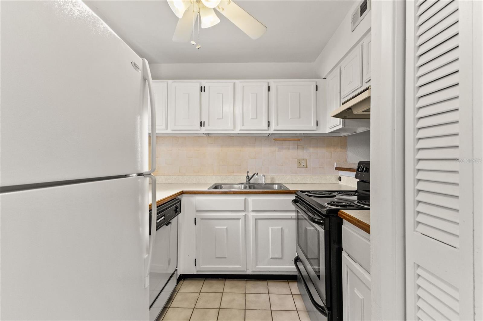 Image 7 of 27 For 1836 Crystal Lake Drive