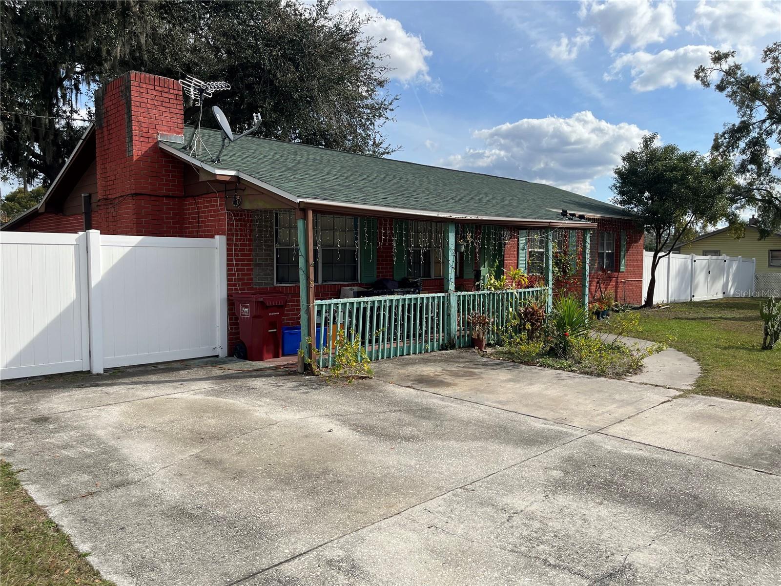 Image 3 of 23 For 1506 Bracewell Drive