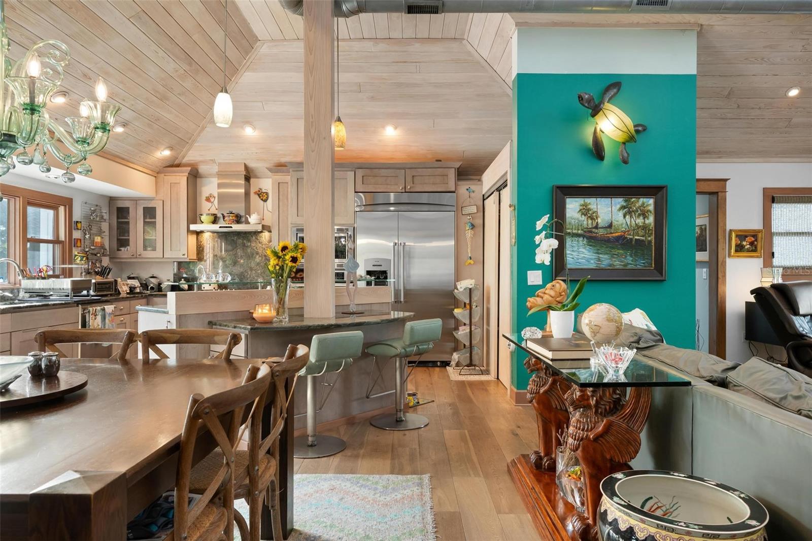 Image 12 of 79 For 213 Oak Avenue